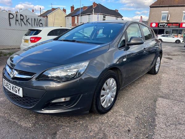 Used Vauxhall Astra 2013 for sale - 76192127: Photo 2
