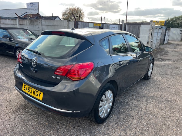 Used Vauxhall Astra 2013 for sale - 76192127: Photo 3