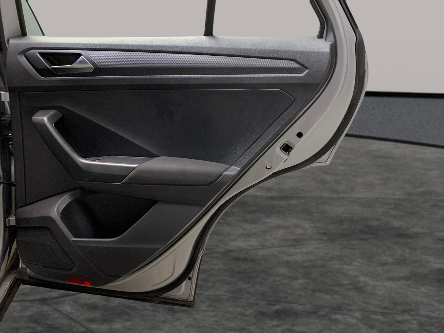 Used Volkswagen T-Roc 2023 for sale - 77347395: Photo 24