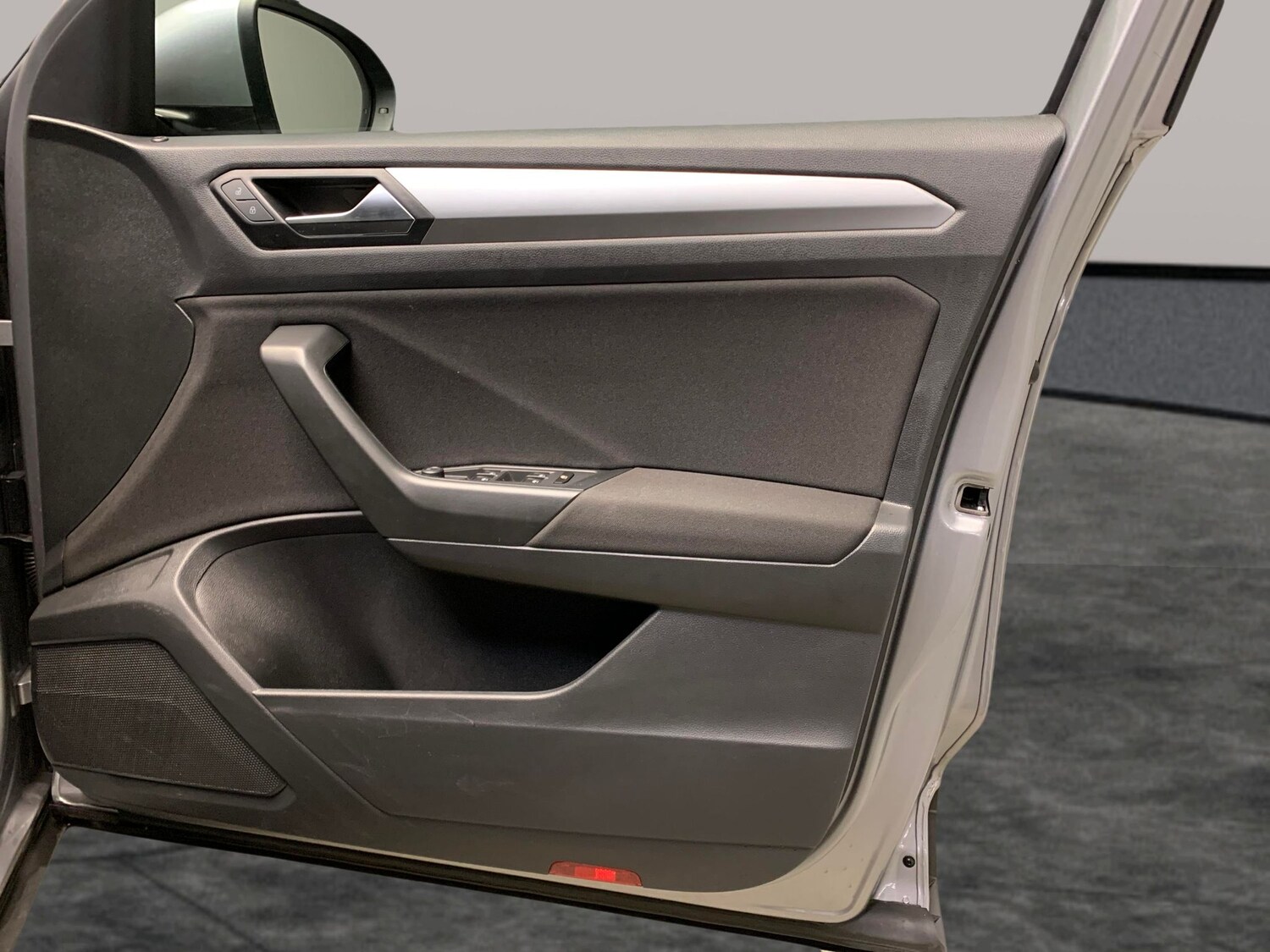 Used Volkswagen T-Roc 2023 for sale - 77347395: Photo 25