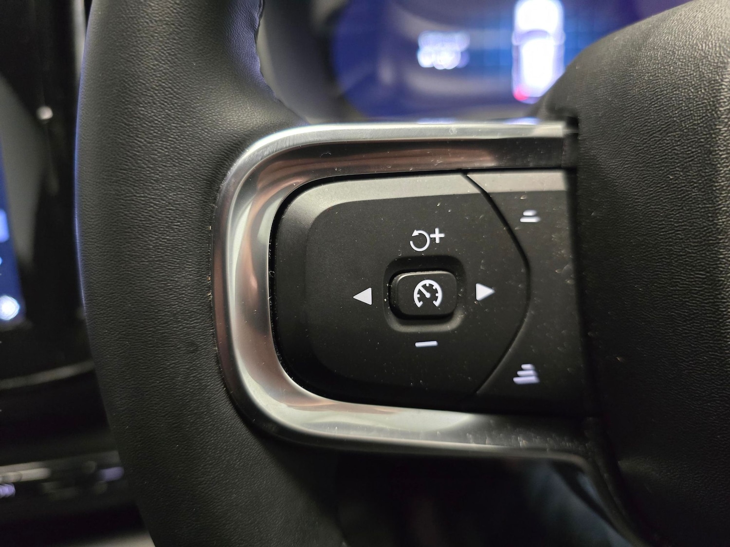 Used Volvo XC40 2024 for sale - 76980463: Photo 17