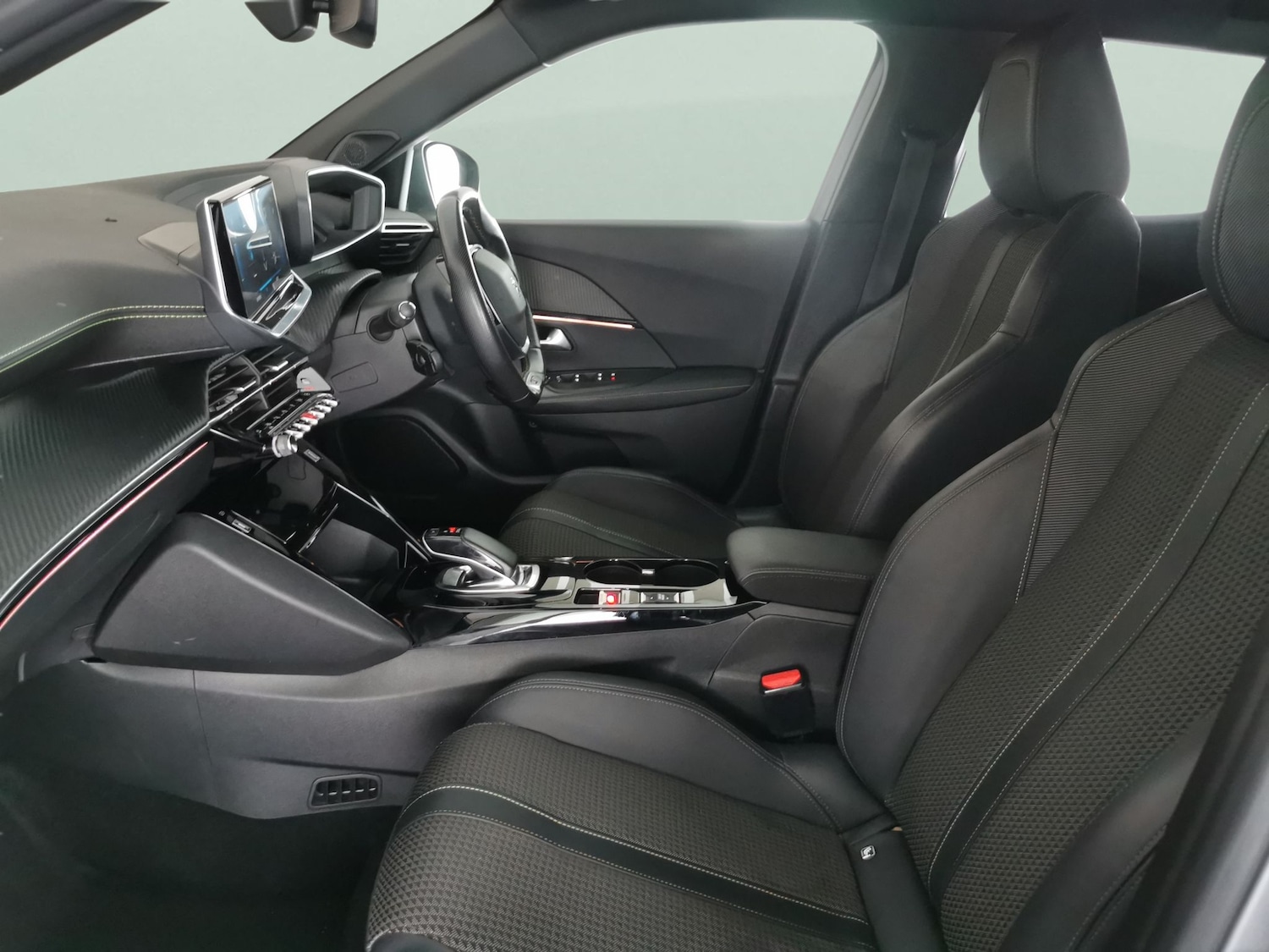 Used Peugeot 2008 2020 for sale - 76980458: Photo 4