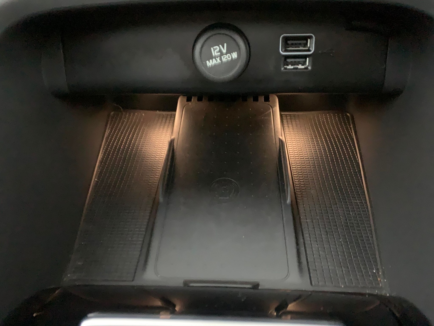 Used Volvo XC40 2022 for sale - 76318395: Photo 28