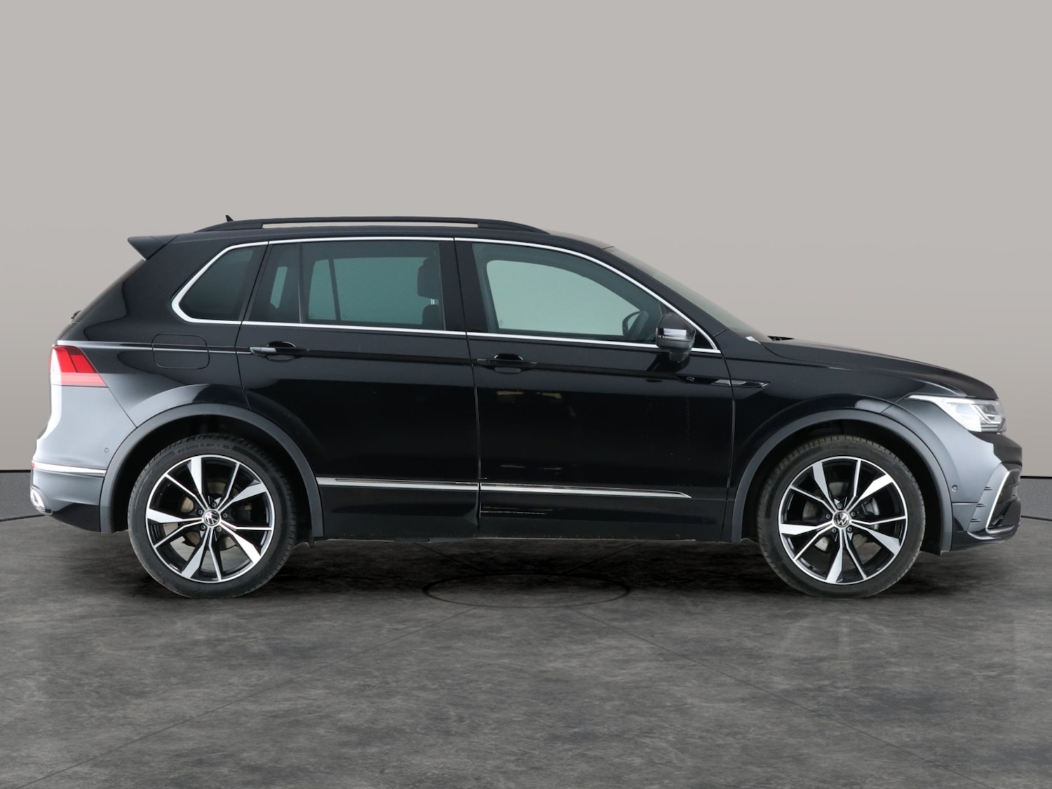 Used Volkswagen Tiguan 2023 for sale - 77020015: Photo 9