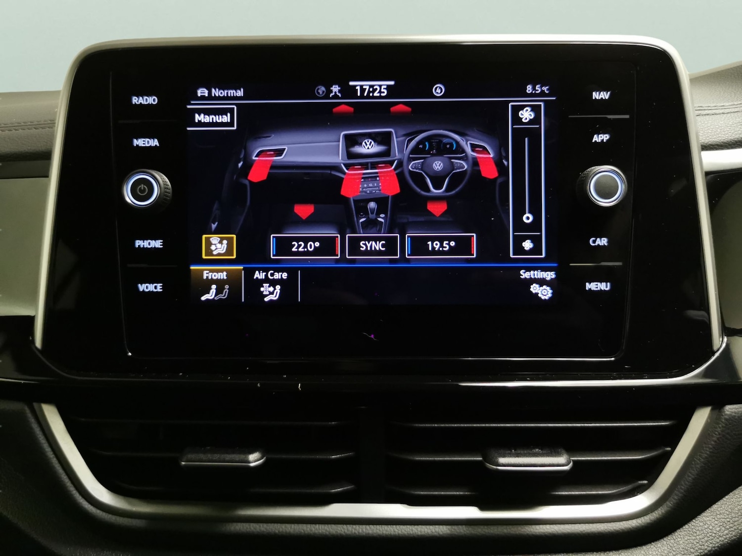 Used Volkswagen T-Roc 2023 for sale - 77542896: Photo 17