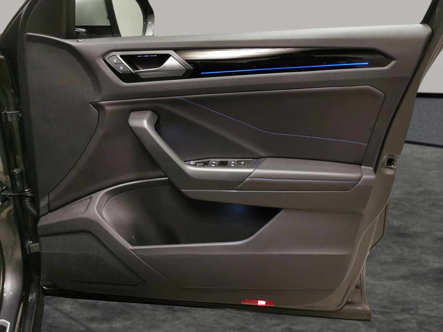 Used Volkswagen T-Roc 2023 for sale - 77542896: Photo 27