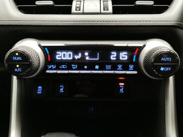 Used Toyota RAV4 2019 for sale - 76222345: Photo 31