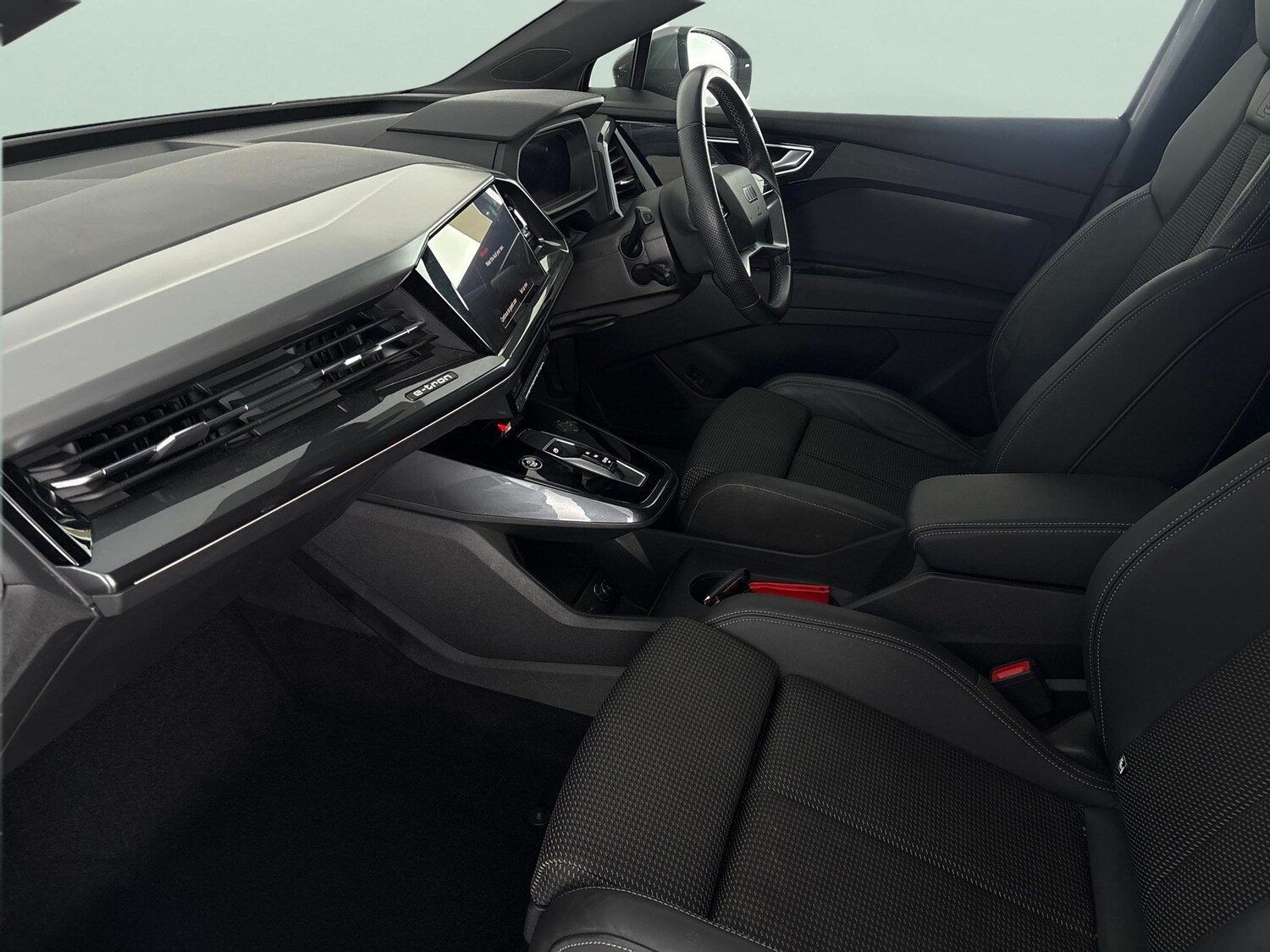 Used Audi Q4 e-tron 2023 for sale - 77988651: Photo 4