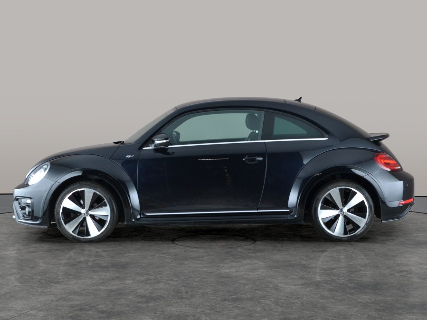 Used Volkswagen Beetle 2018 for sale - 77592579: Photo 12