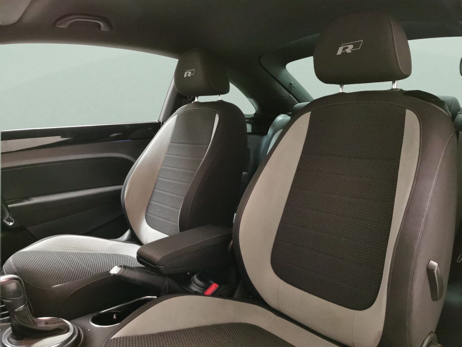 Used Volkswagen Beetle 2018 for sale - 77592579: Photo 13