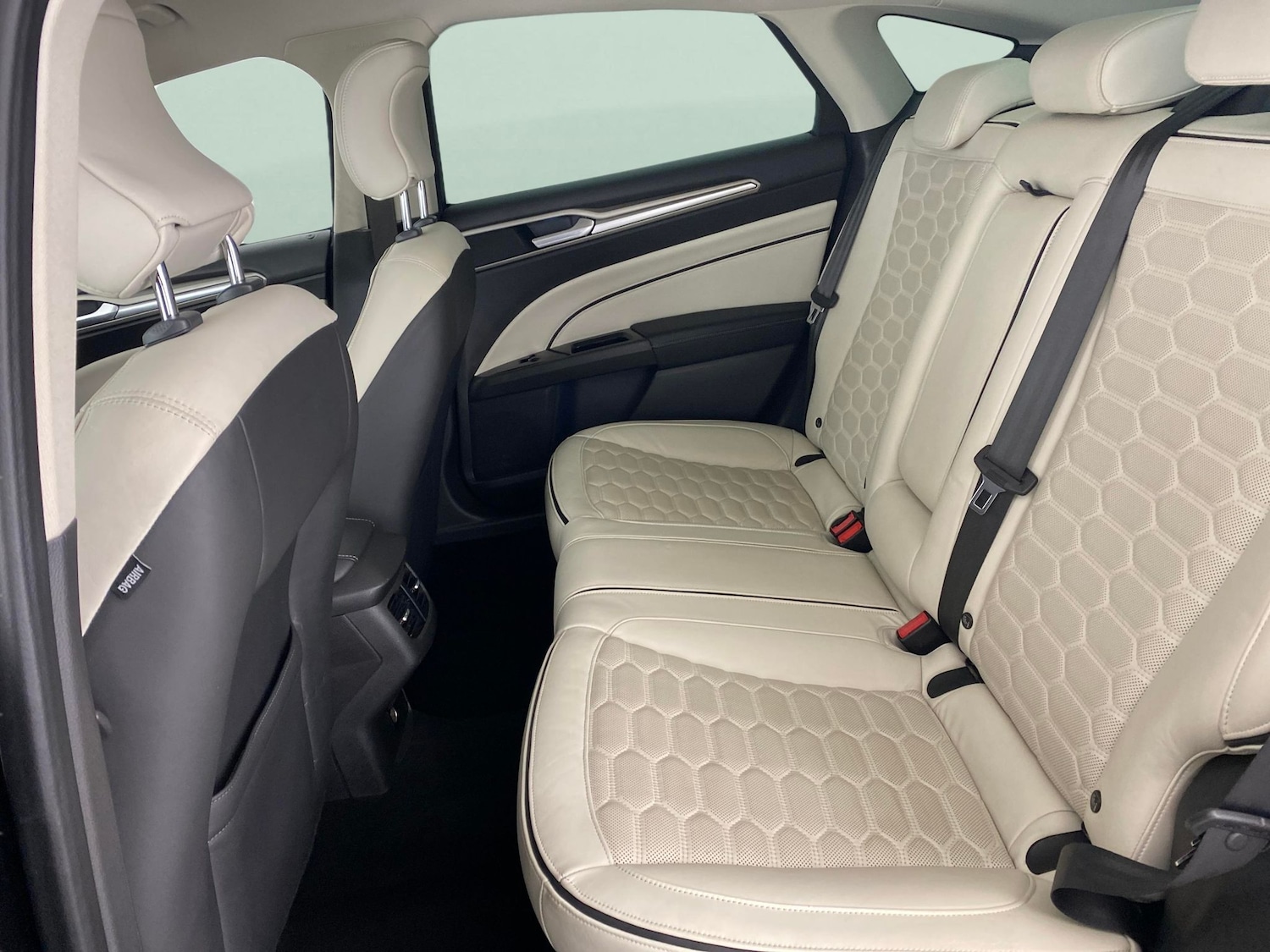 Used Ford Mondeo 2015 for sale - 76978212: Photo 28