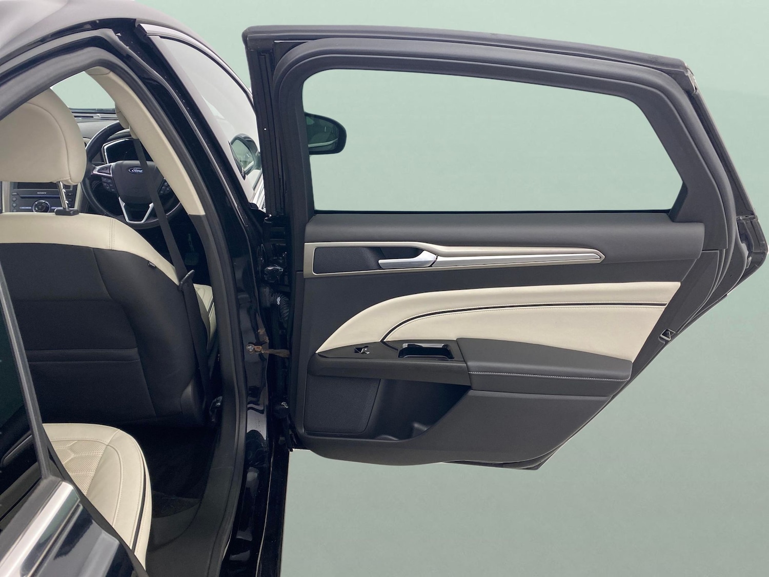 Used Ford Mondeo 2015 for sale - 76978212: Photo 29