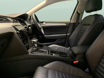 Used Volkswagen Passat 2023 for sale - 77810638: Photo