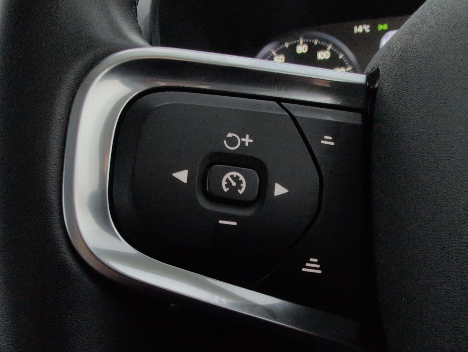 Used Volvo XC40 2022 for sale - 76450169: Photo 35