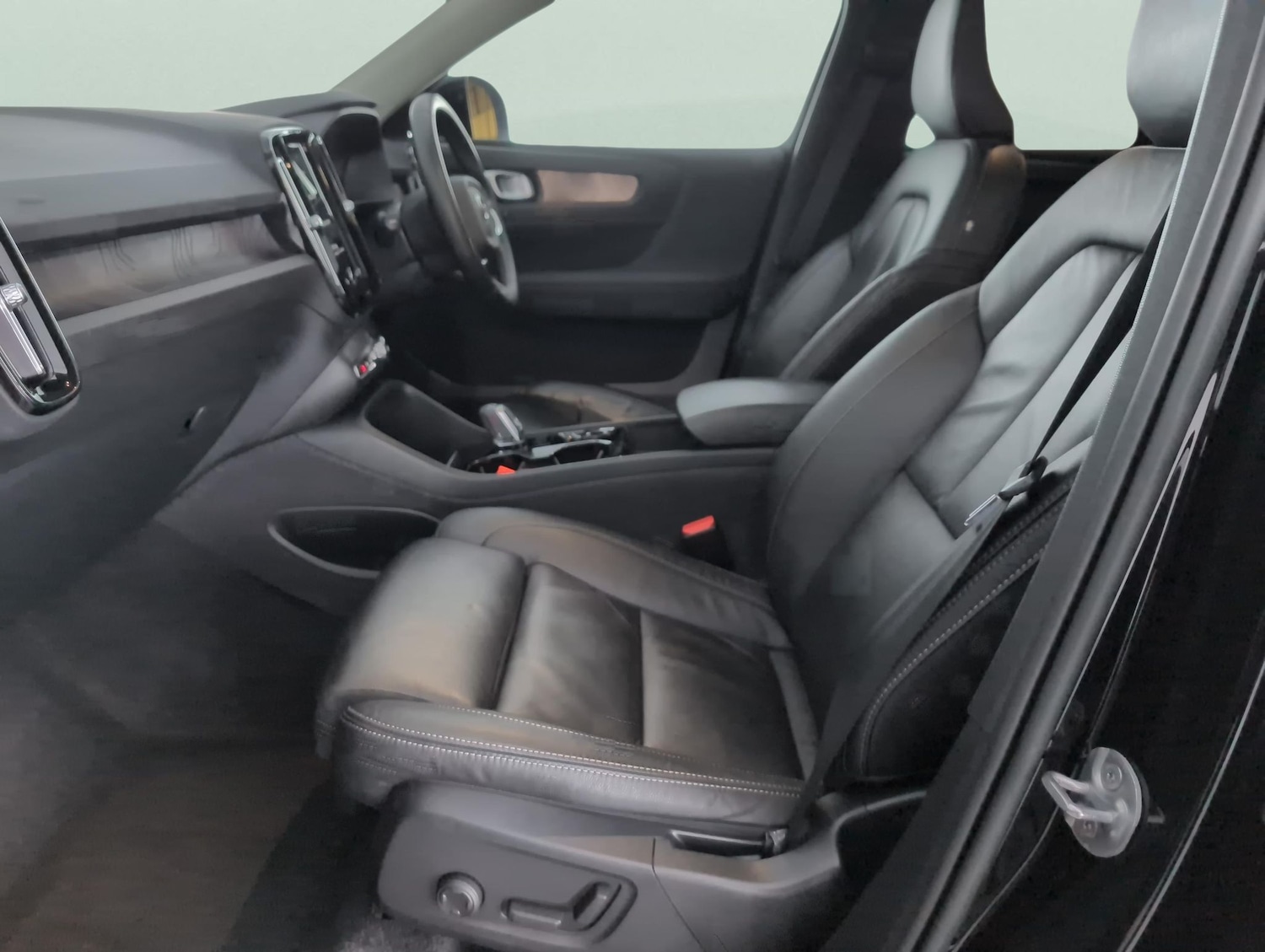 Used Volvo XC40 2022 for sale - 76450169: Photo 4