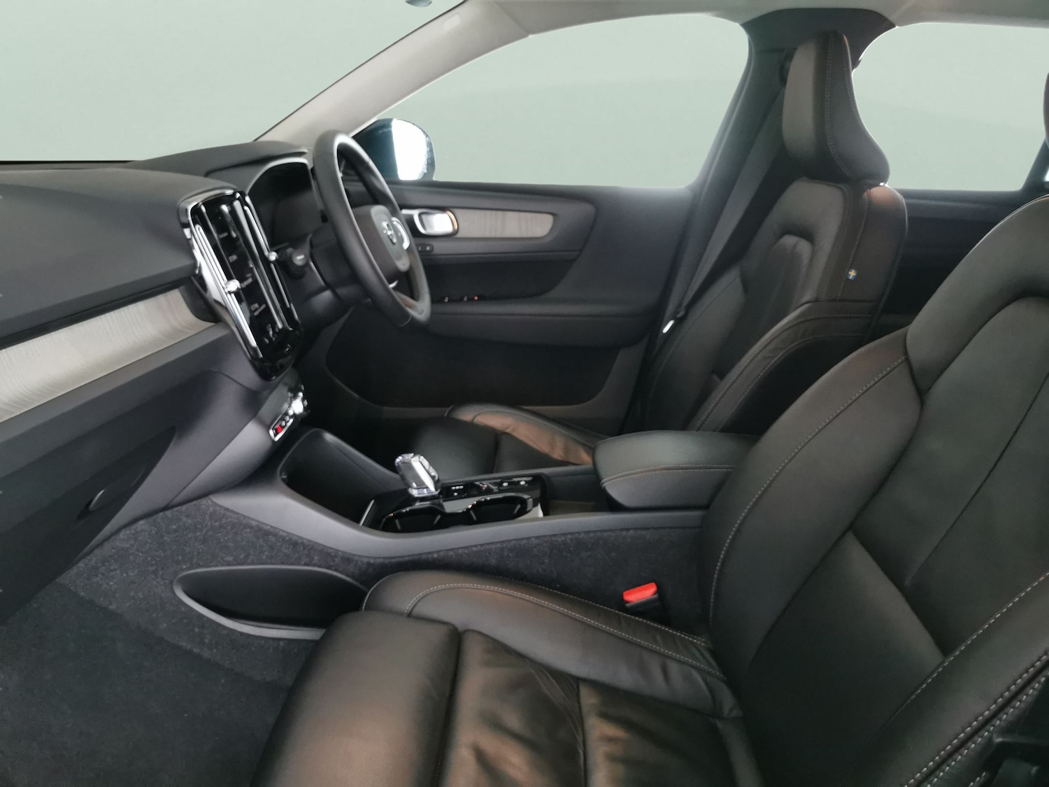 Used Volvo XC40 2021 for sale - 77241320: Photo 4