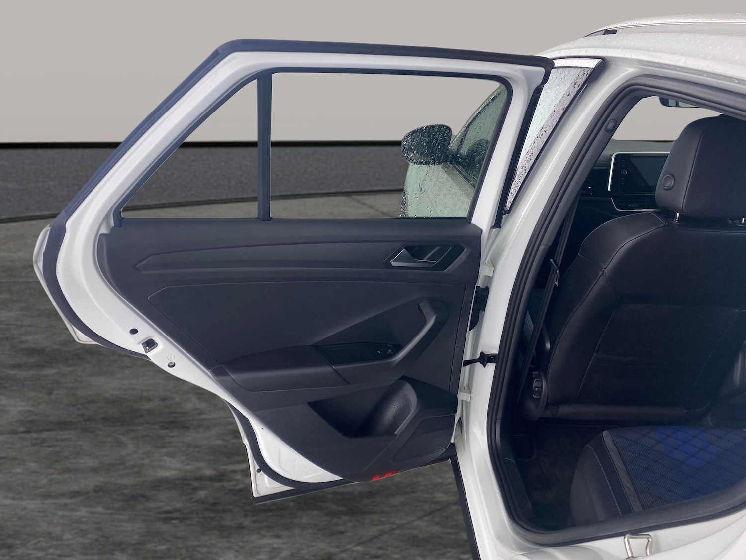 Used Volkswagen T-Roc 2023 for sale - 77701768: Photo 21