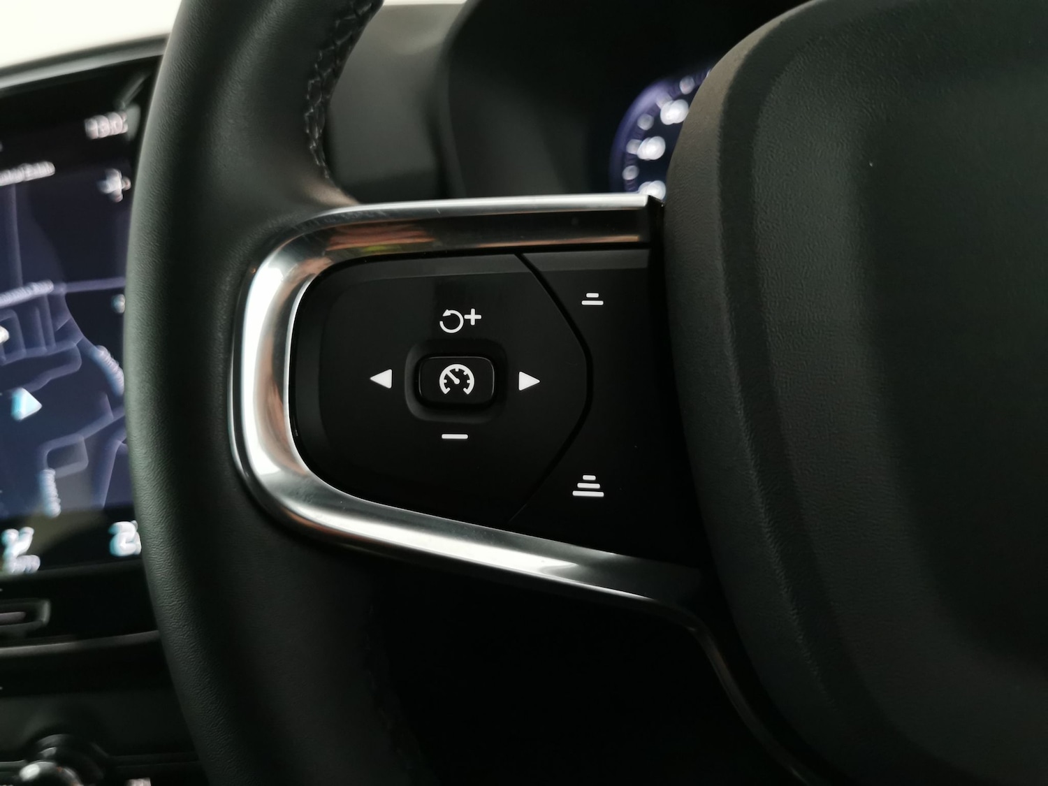 Used Volvo XC40 2022 for sale - 76908349: Photo 18