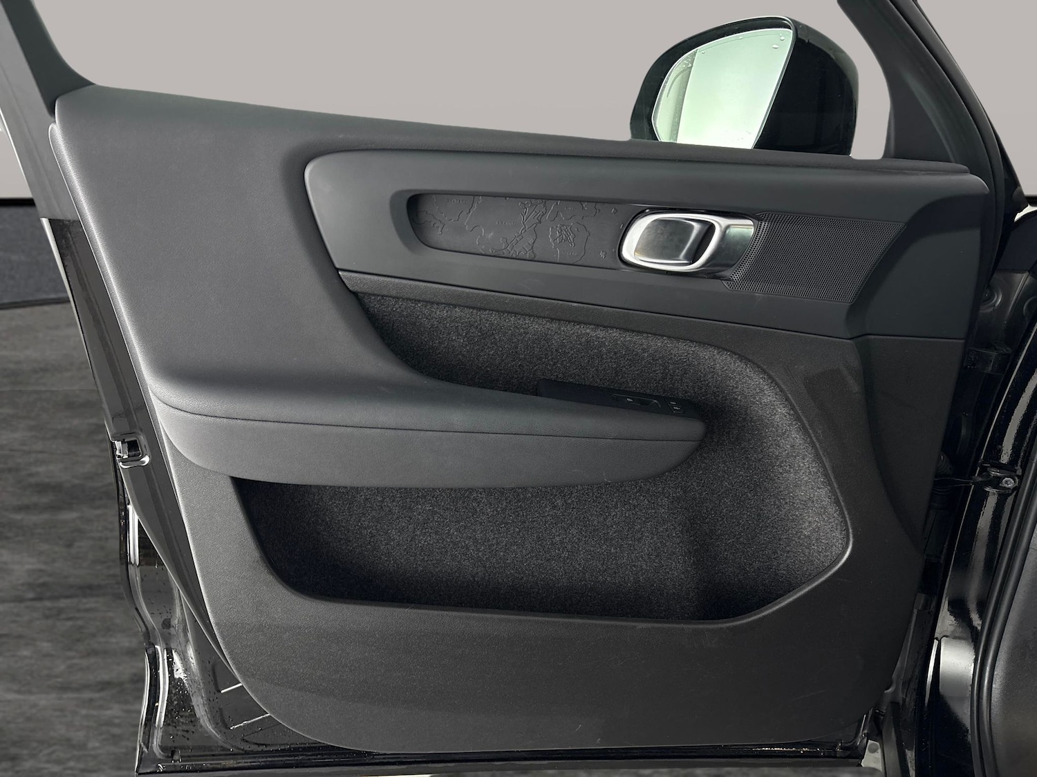 Used Volvo XC40 2023 for sale - 78187600: Photo 36