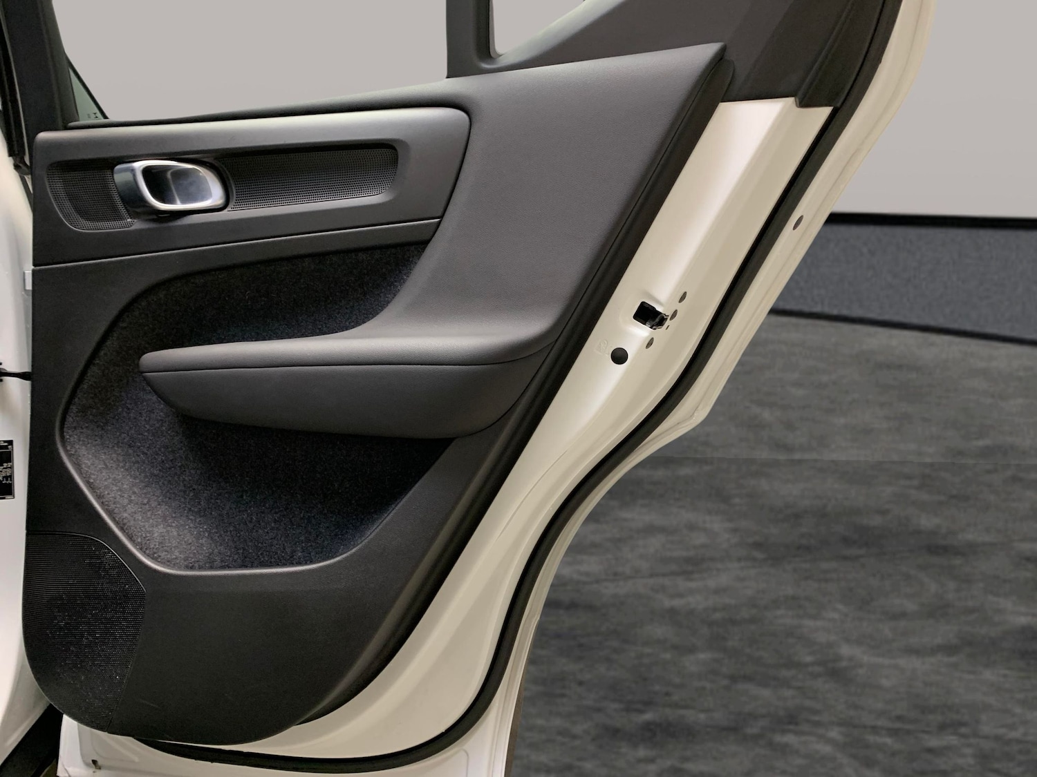 Used Volvo XC40 2023 for sale - 77760341: Photo 25