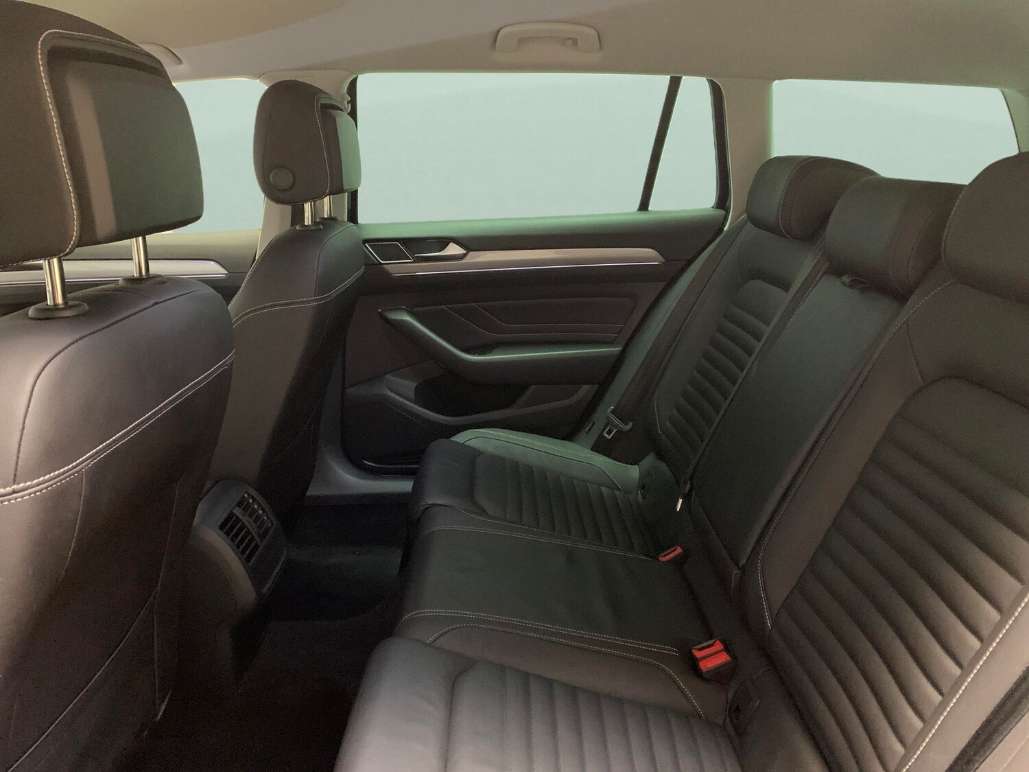 Used Volkswagen Passat 2023 for sale - 77800001: Photo 23