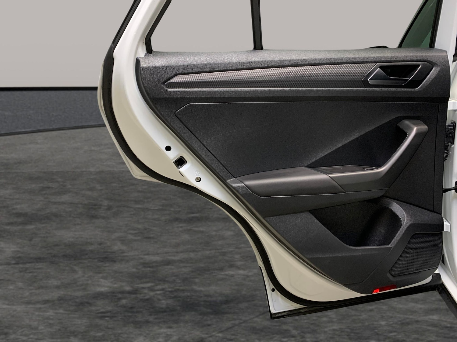 Used Volkswagen T-Roc 2023 for sale - 76661514: Photo 30