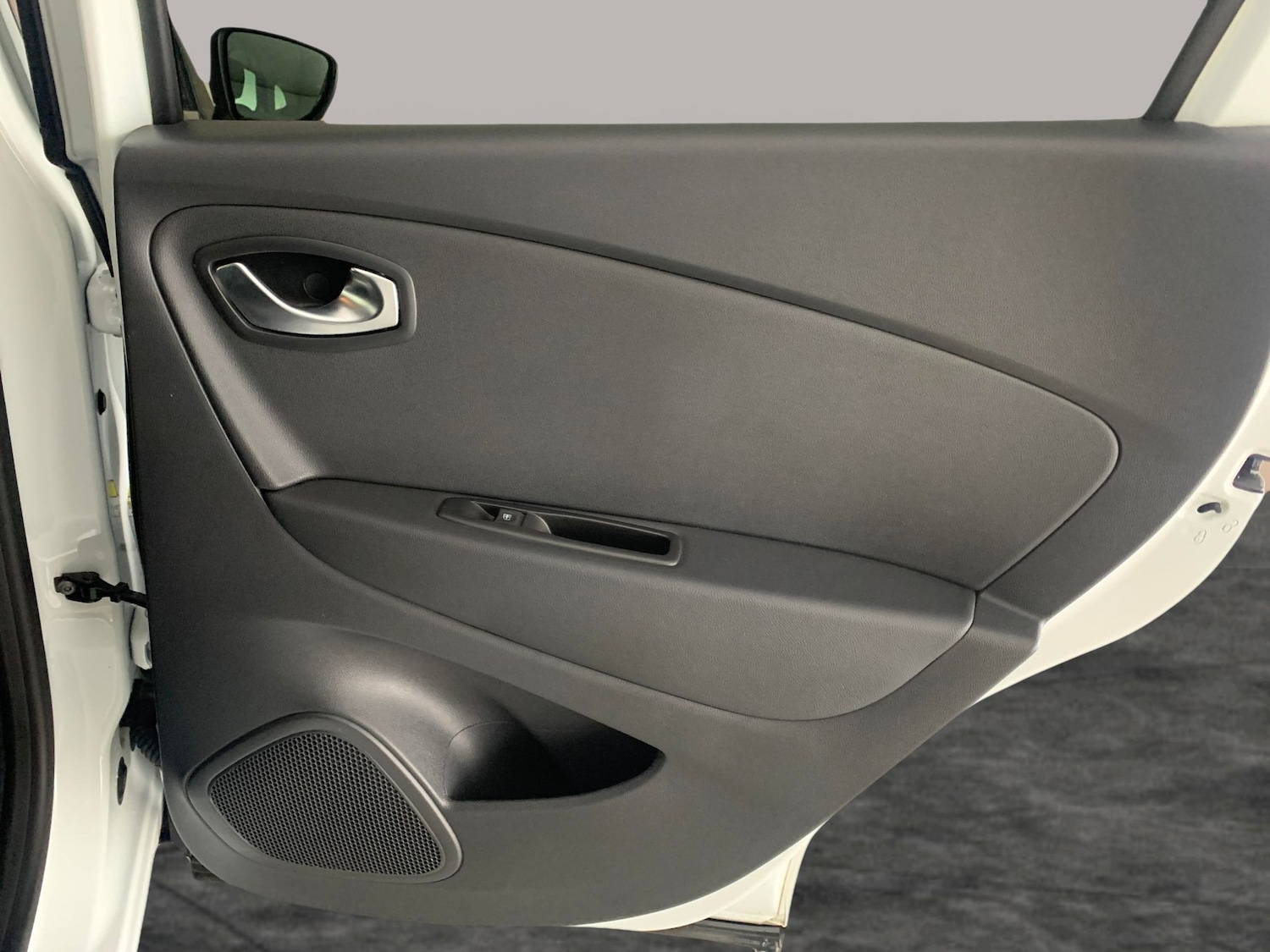 Used Renault Captur 2018 for sale - 76568312: Photo 29