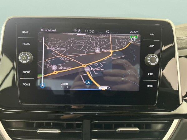 Used Volkswagen T-Roc 2023 for sale - 75628127: Photo 29