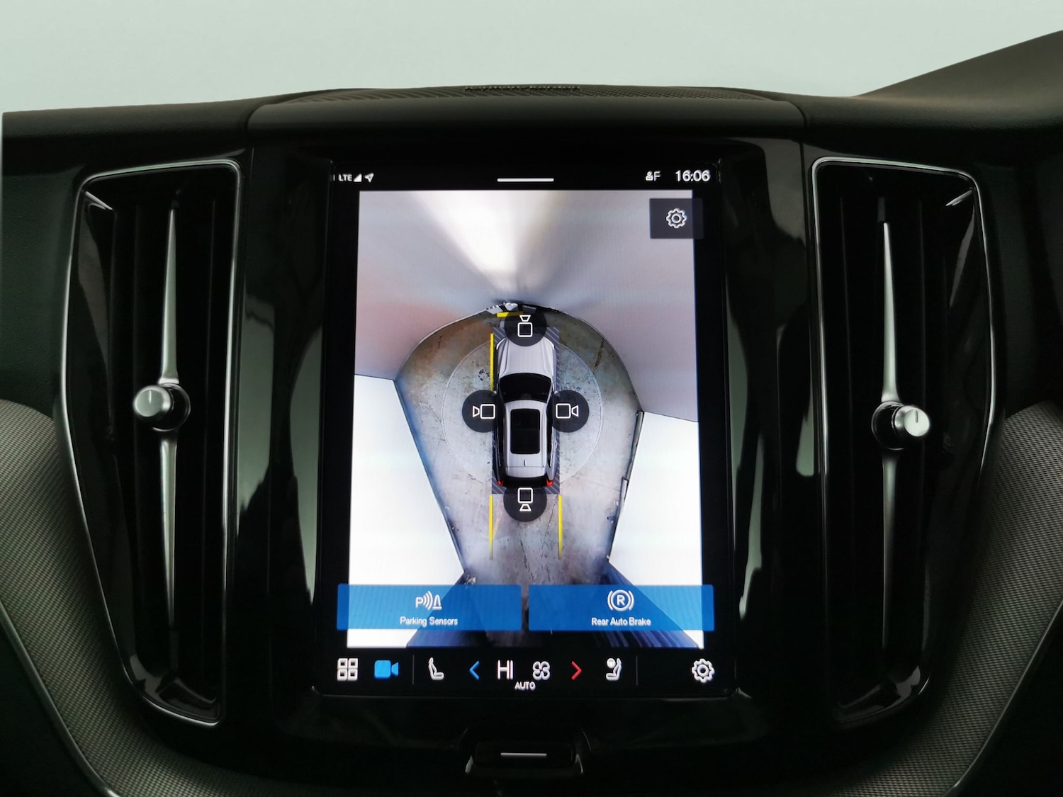 Used Volvo XC60 2023 for sale - 77012182: Photo 6