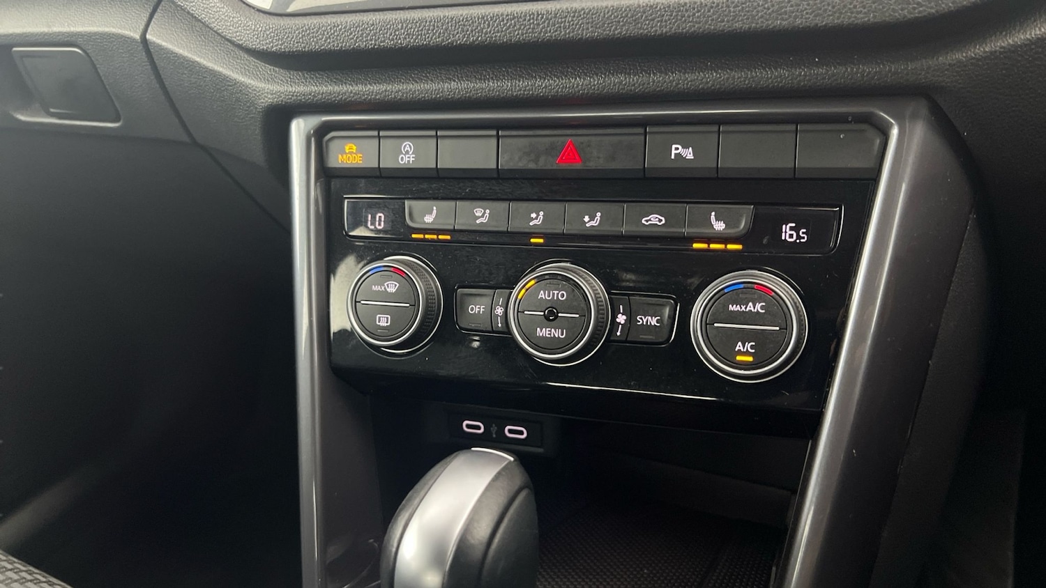 Used Volkswagen T-Roc 2021 for sale - 77100645: Photo 27