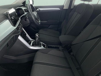 Used Volkswagen T-Roc 2023 for sale - 77605007: Photo