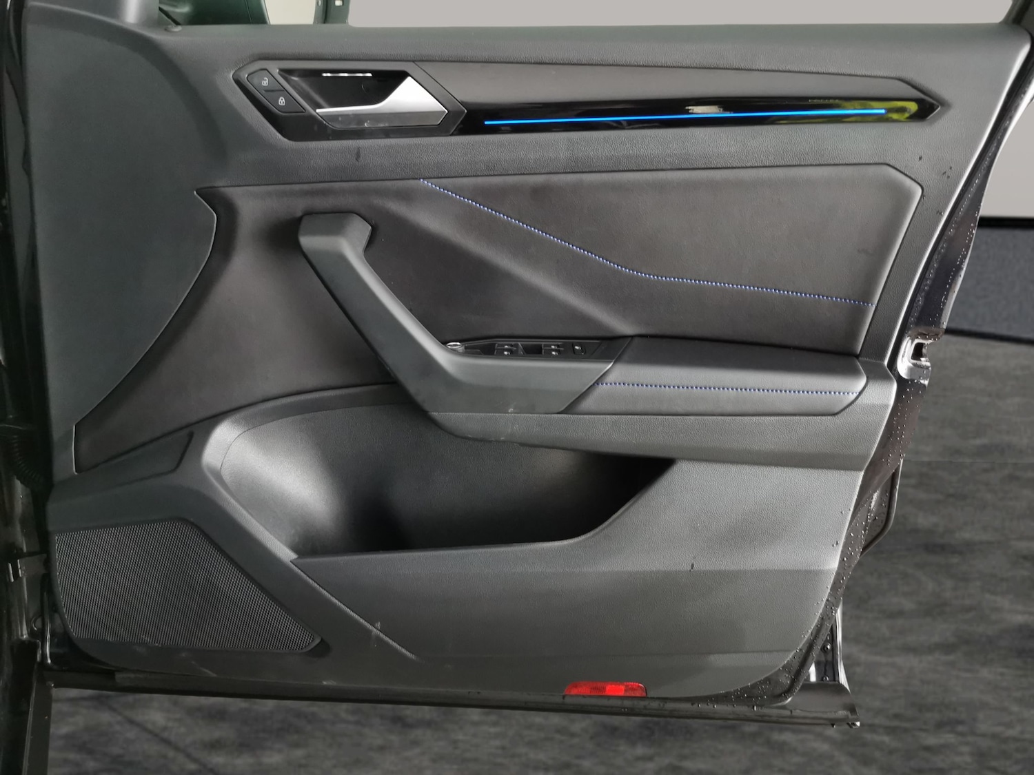 Used Volkswagen T-Roc 2023 for sale - 77446794: Photo 28