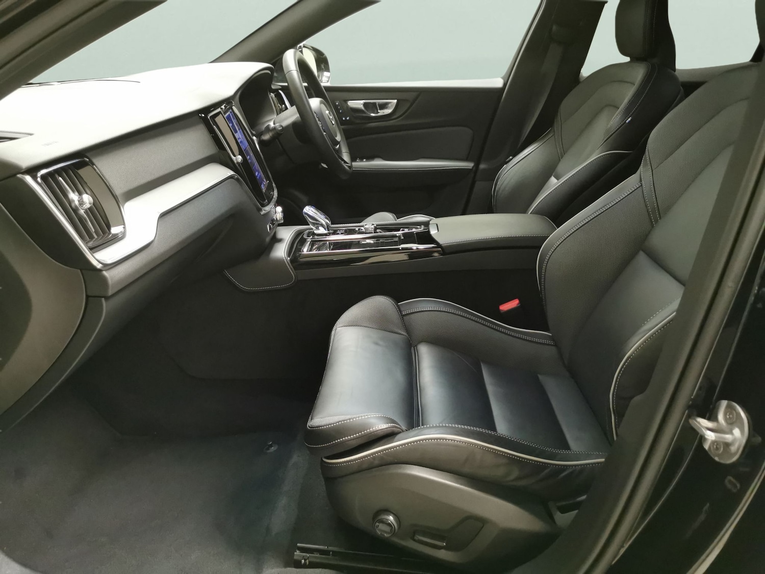 Used Volvo S60 2023 for sale - 78159603: Photo 4