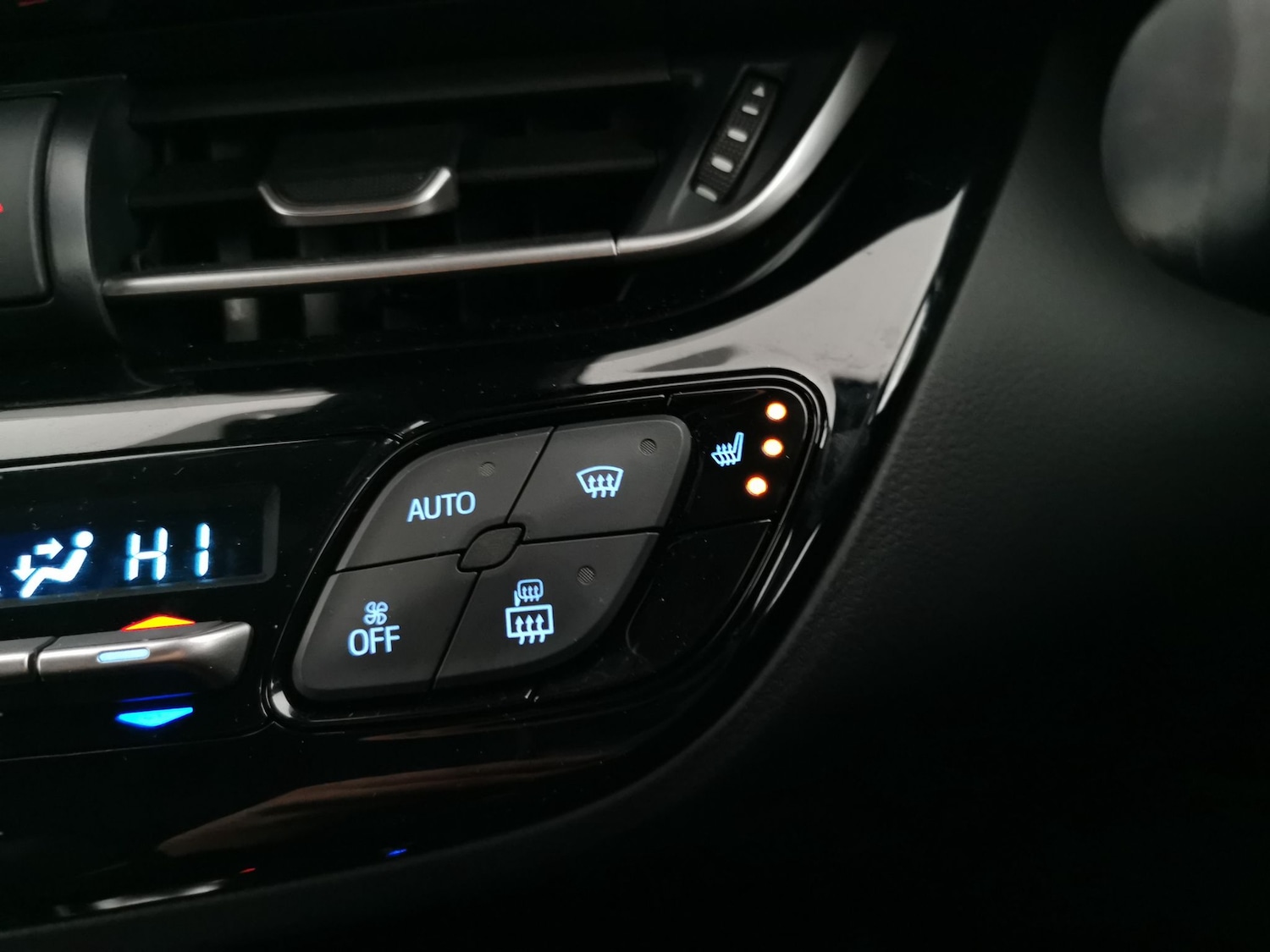 Used Toyota C-HR 2023 for sale - 77245970: Photo 18