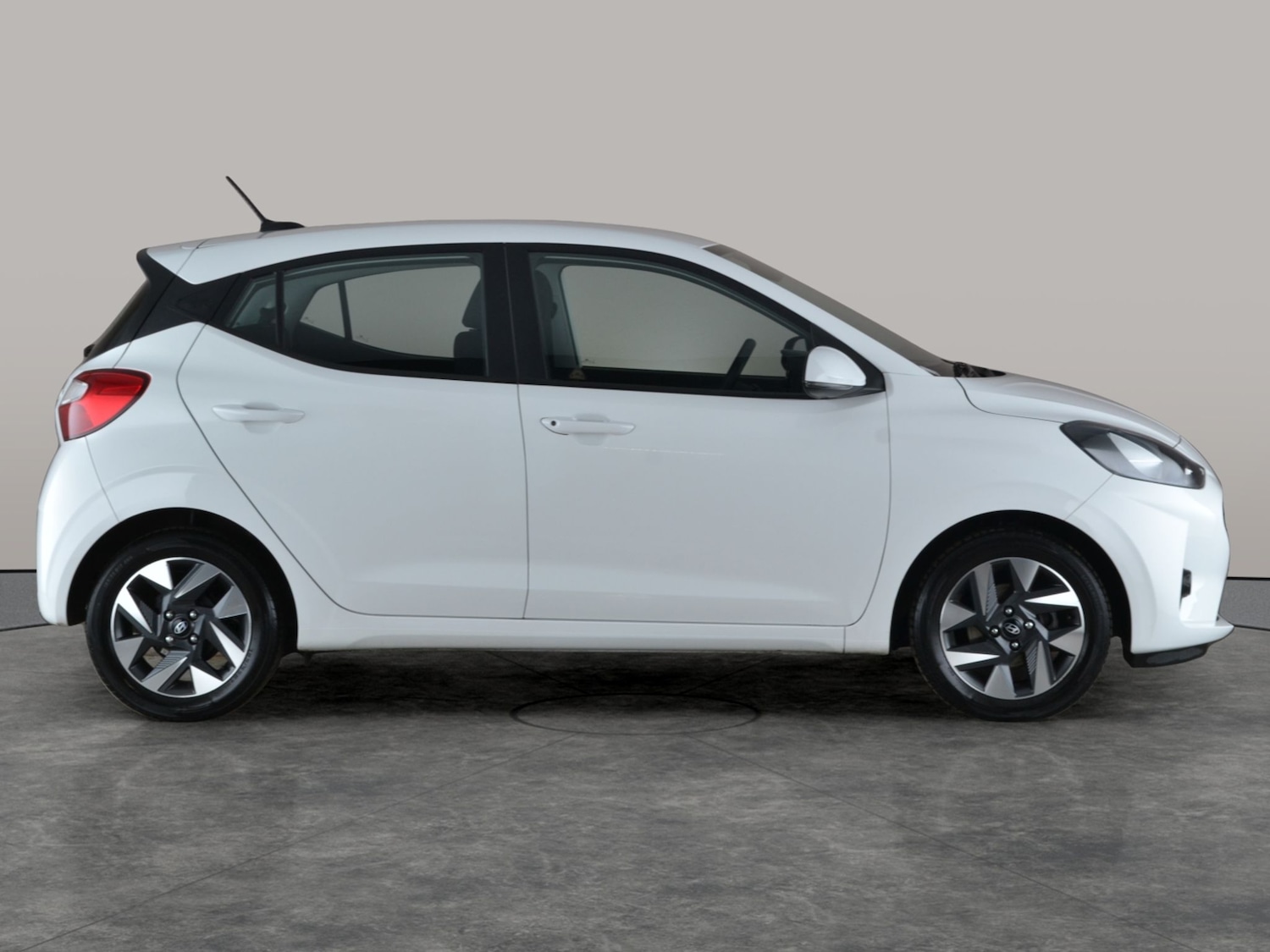 Used Hyundai i10 2023 for sale - 77404284: Photo 9