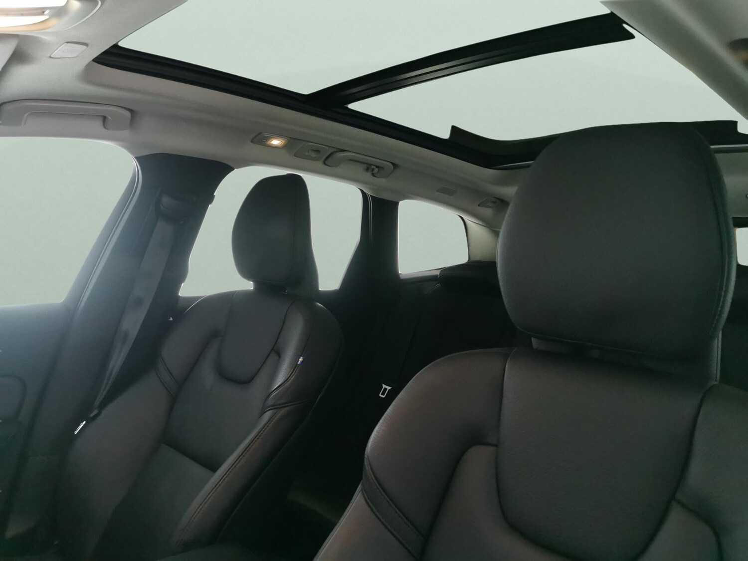 Used Volvo XC60 2023 for sale - 77688673: Photo 5