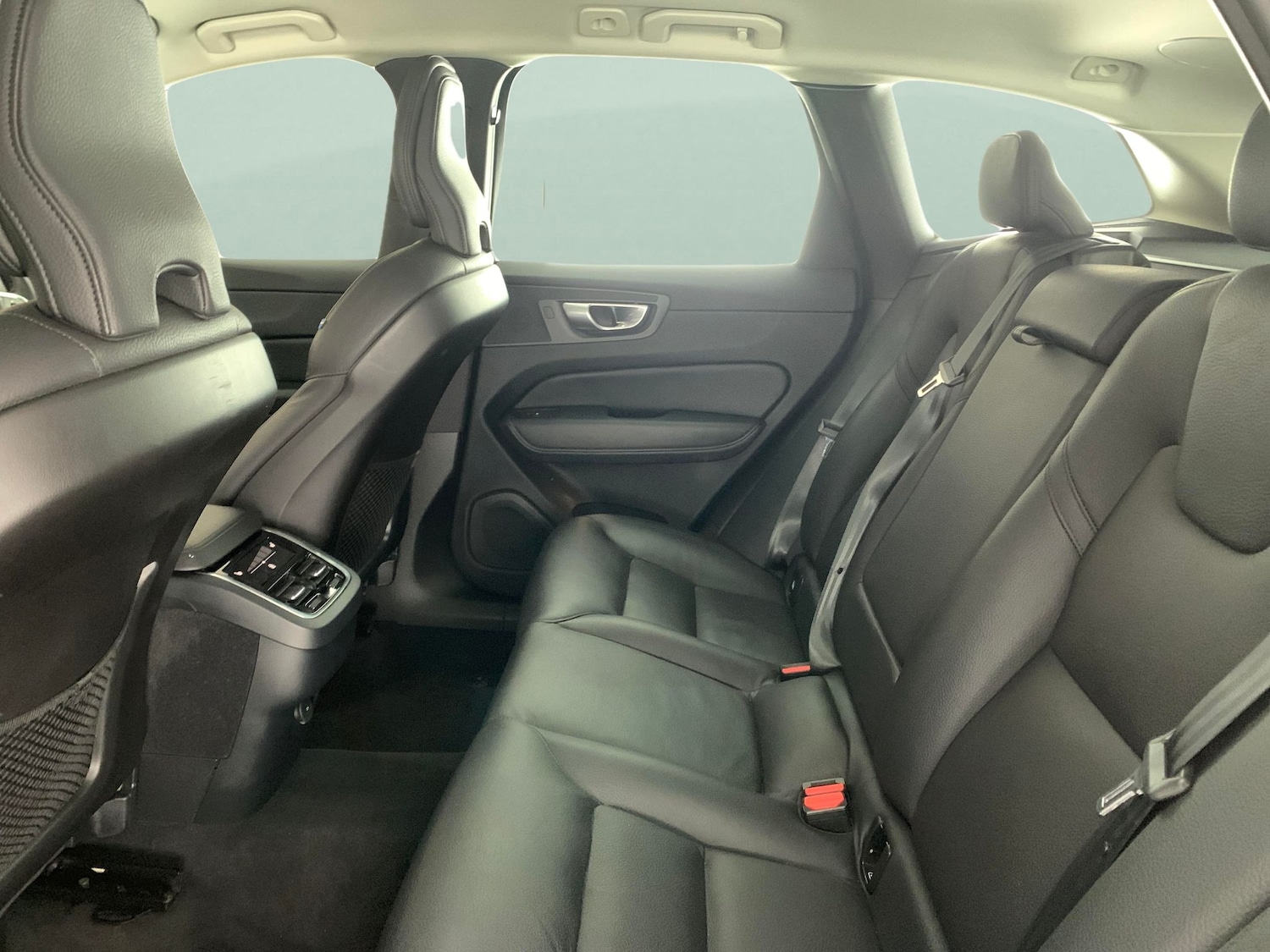 Used Volvo XC60 2023 for sale - 76738441: Photo 28