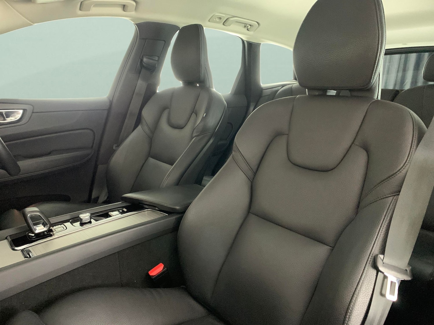 Used Volvo XC60 2023 for sale - 76738441: Photo 7