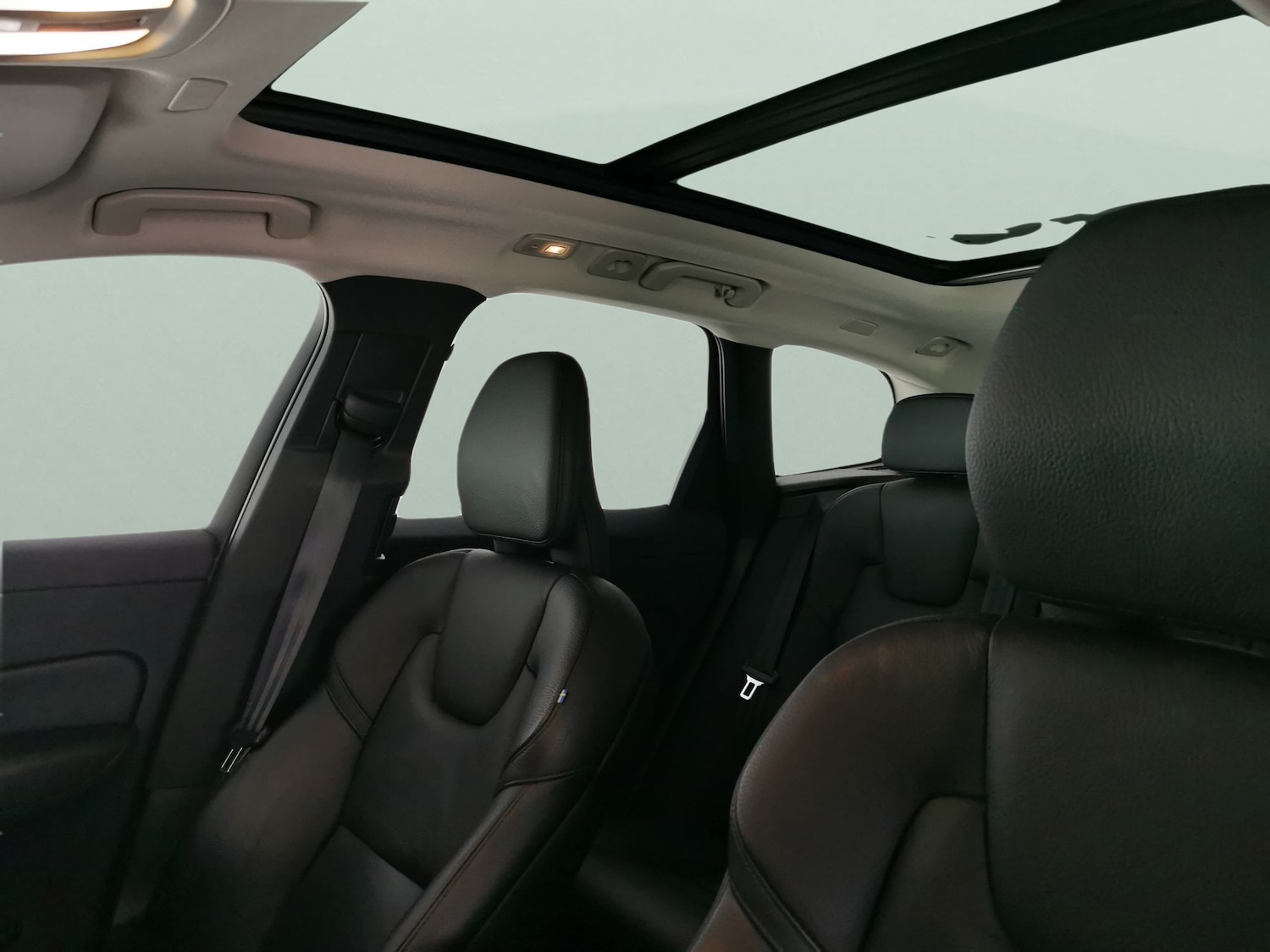 Used Volvo XC60 2022 for sale - 77208052: Photo 5