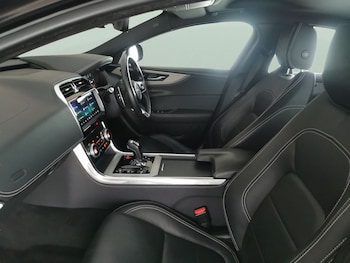 Used Jaguar XE 2019 for sale - 79397412: Photo
