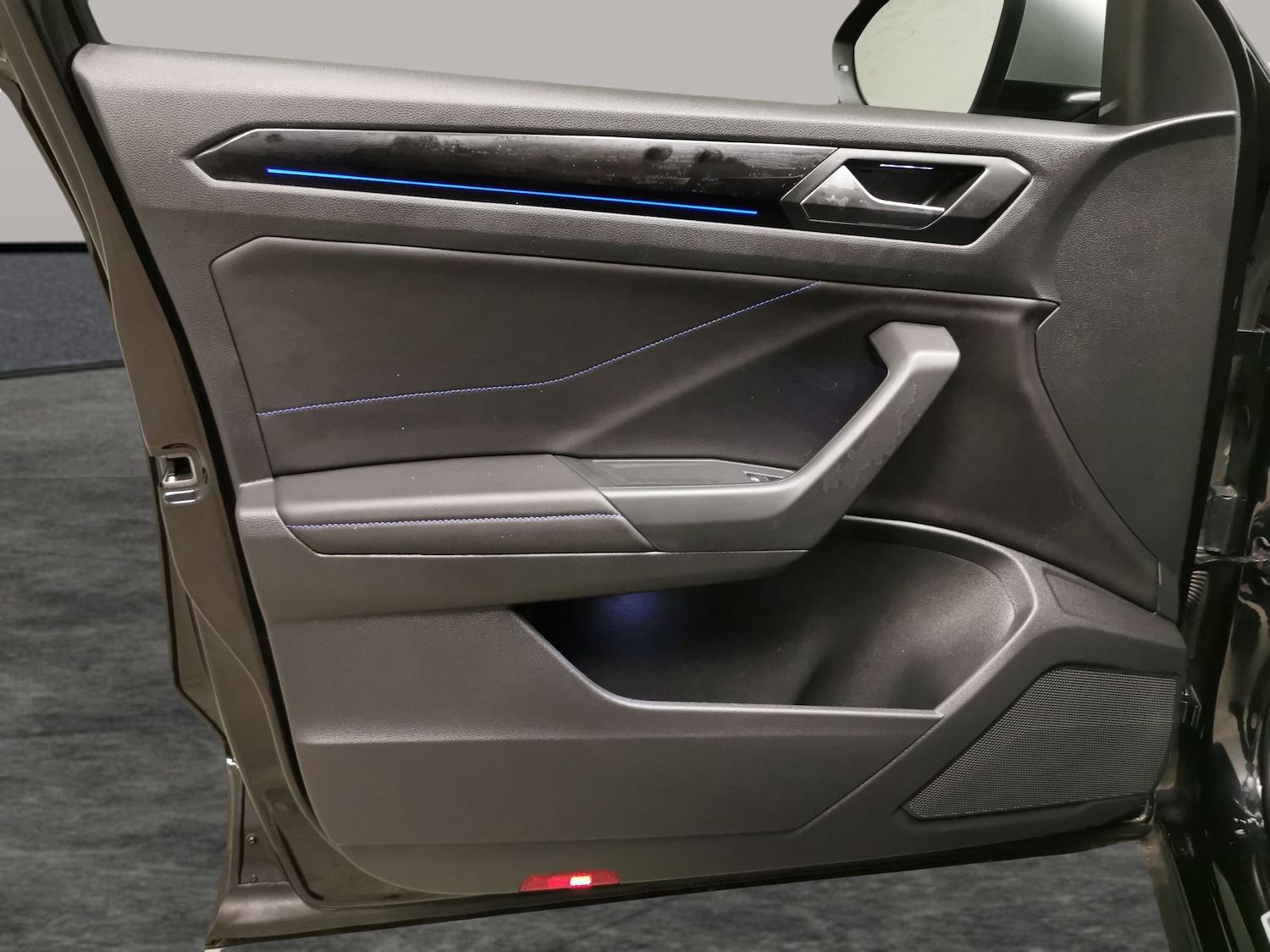 Used Volkswagen T-Roc 2023 for sale - 77447880: Photo 24