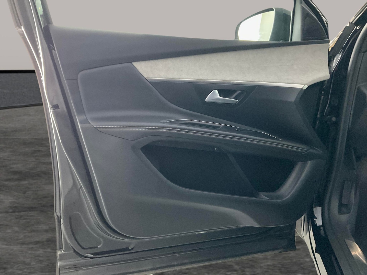 Used Peugeot 3008 2023 for sale - 76477632: Photo 28