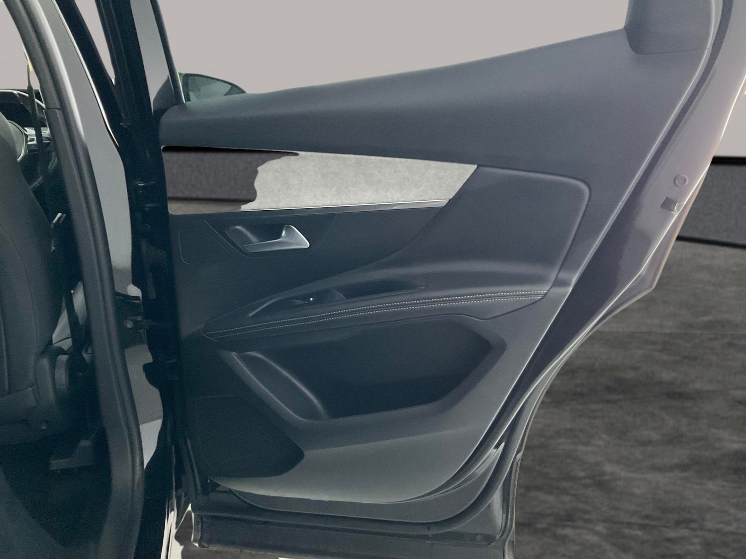 Used Peugeot 3008 2023 for sale - 76477632: Photo 31