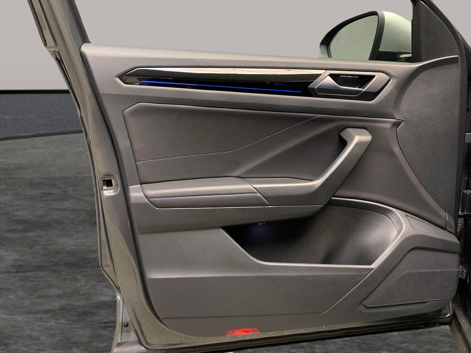 Used Volkswagen T-Roc 2023 for sale - 77634909: Photo 23