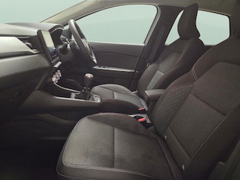 Used Renault Captur 2022 for sale - 77743301: Photo