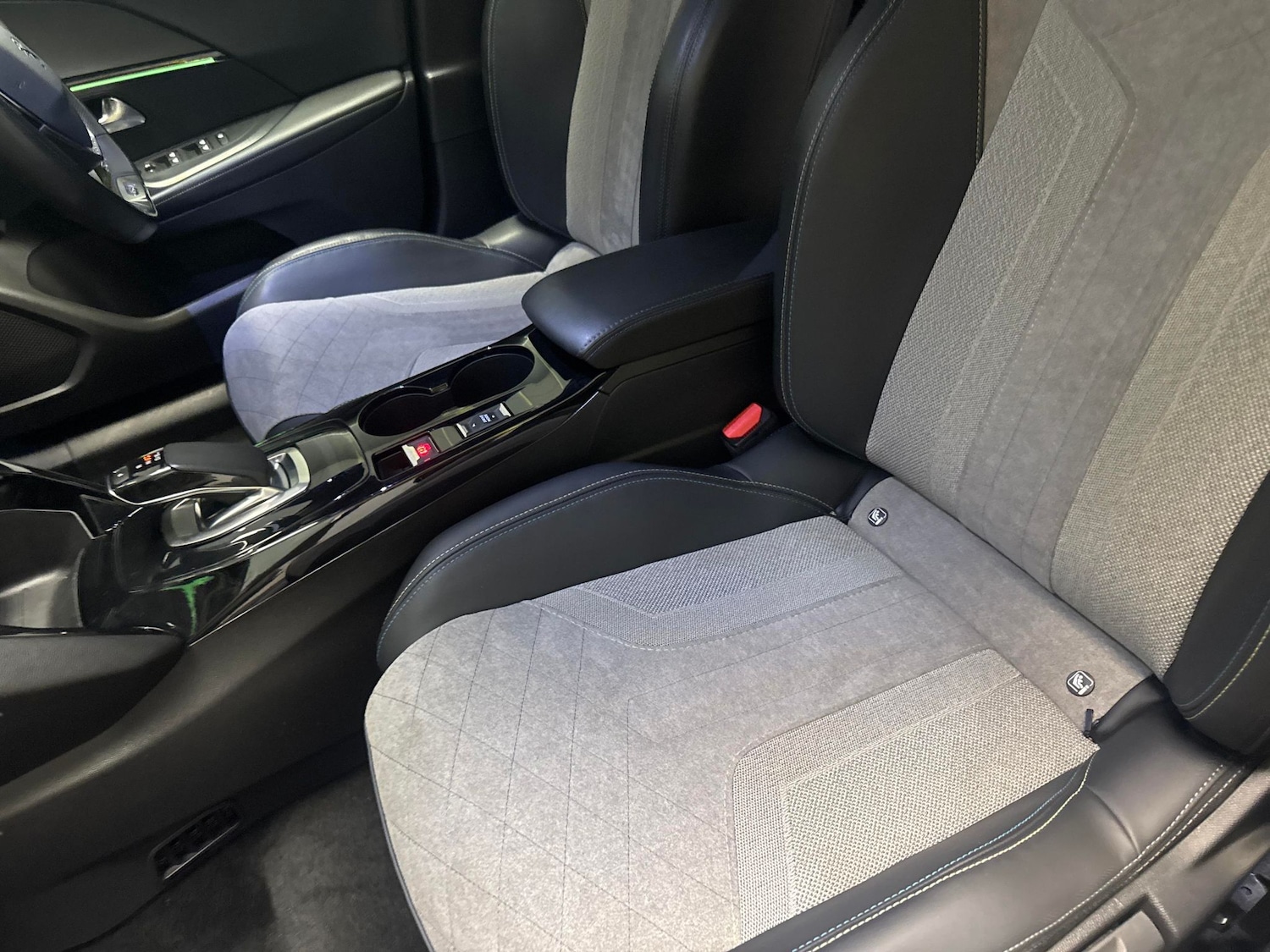 Used Peugeot E-2008 2021 for sale - 76717845: Photo 6