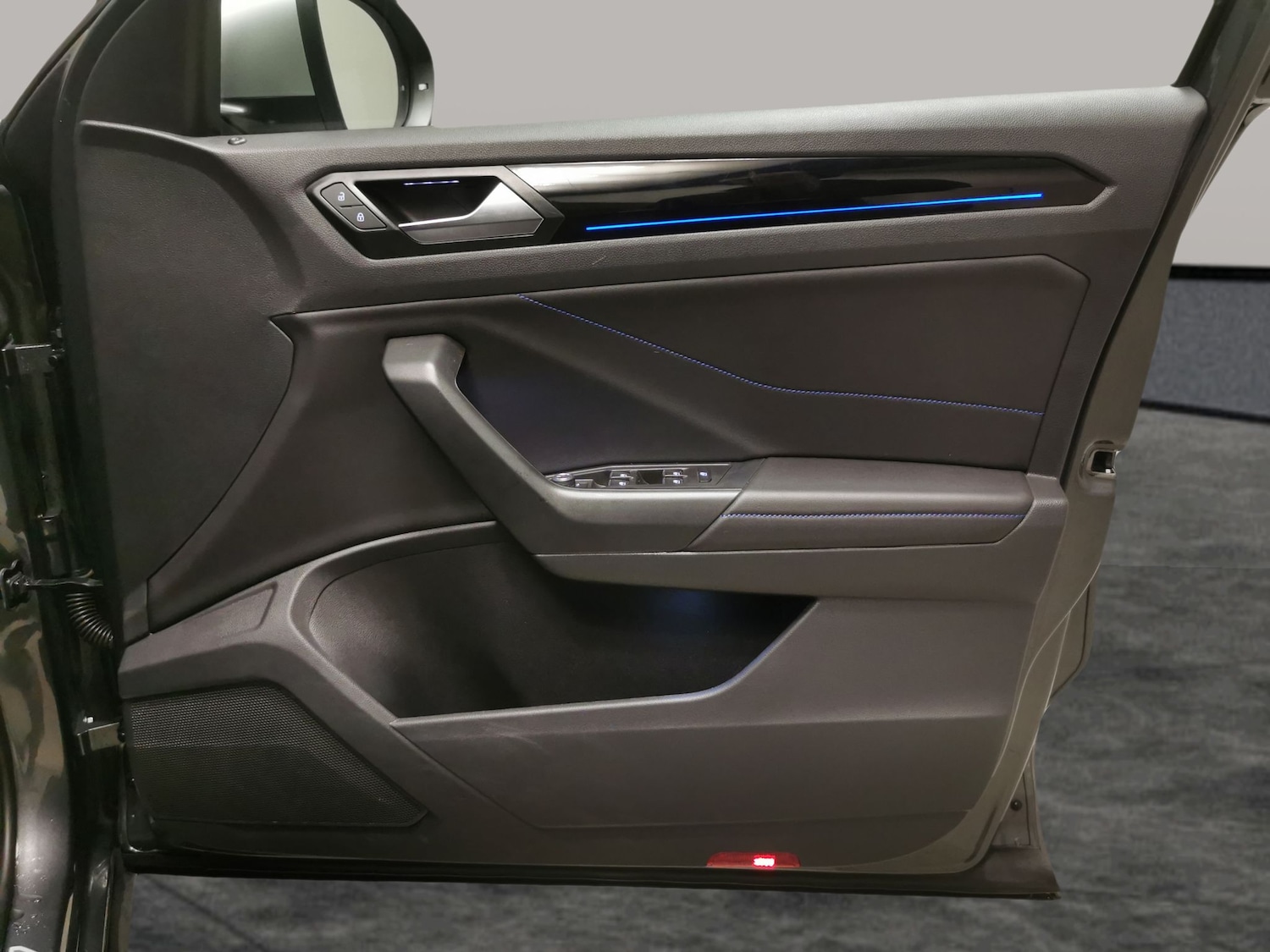 Used Volkswagen T-Roc 2023 for sale - 77418053: Photo 27