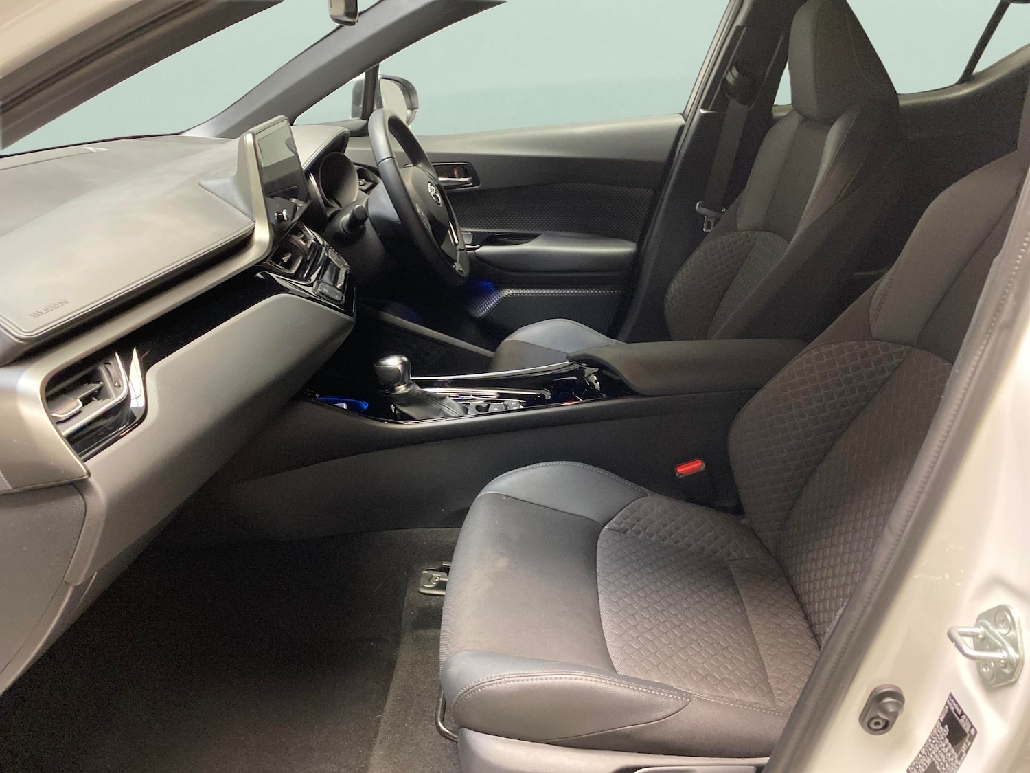 Used Toyota C-HR 2023 for sale - 78150824: Photo 4