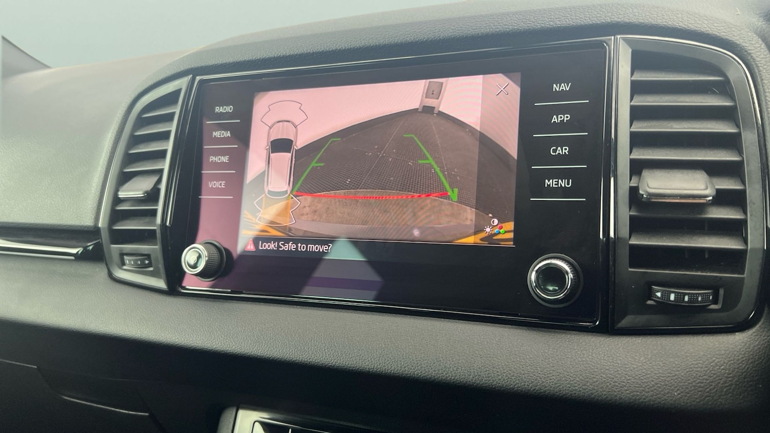 Used Skoda Karoq 2021 for sale - 77205997: Photo 12