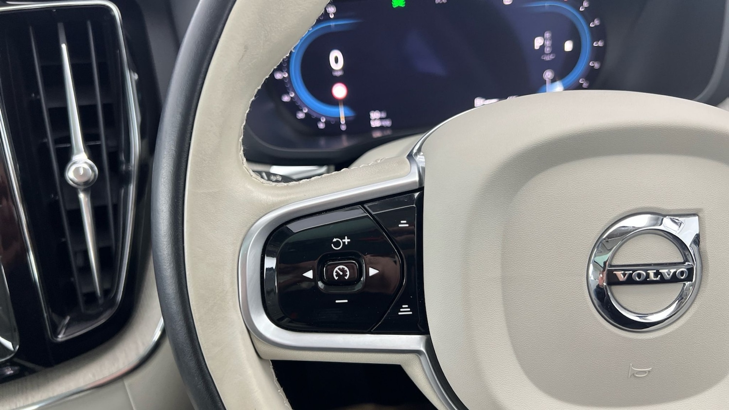 Used Volvo XC60 2021 for sale - 77393775: Photo 27